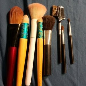 Assorted makeup brush bundle